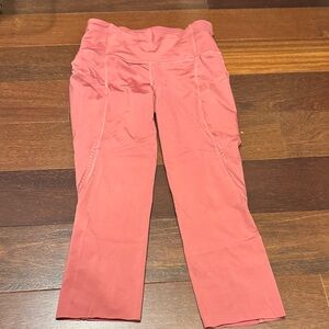 Lululemon cropped leggings with reflective dots, waist pull and side pockets